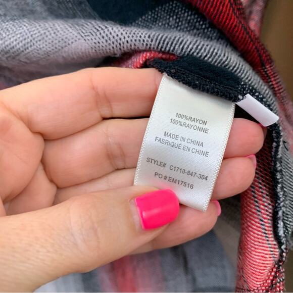 Anthropologie Cloth & Stone Plaid V-Neck High Low Red/Black/White Flannel Top - Picture 3 of 6